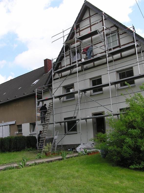 Die Aussanfassade des Meierhofs wird neu geputzt