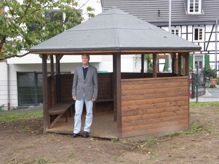 Der fertige Pavillon im Schulhof der GGS Biesfeld